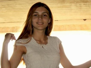 Amat�r l�nyok �l� szexelnek a webkamer�kon